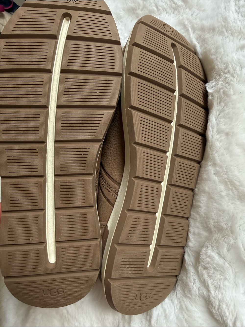 NWOB UGG Lowmel Chestnut Nubuck Leather Sneakers Women’s - Picture 11 of 12